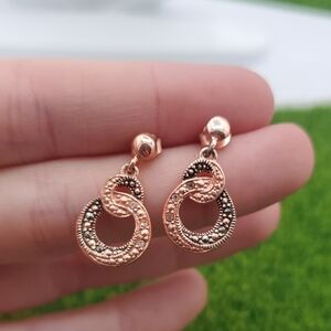Elegant Gold-Tone Celtic Knot Earrings E1032